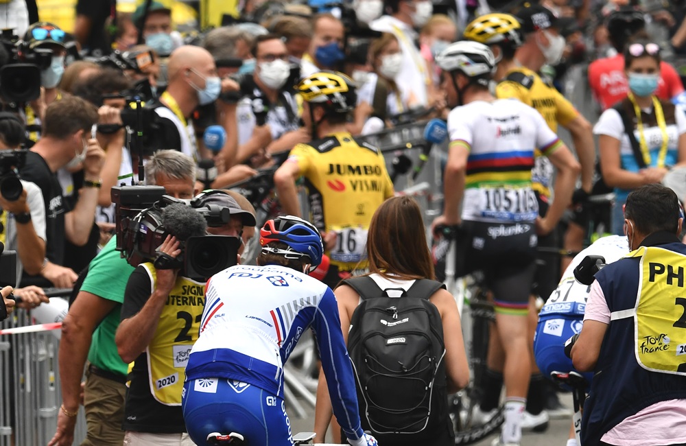 Ciclistas, en riesgo de COVID-19 en el Tour de Francia