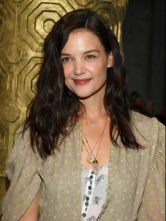 Katie Holmes en la Semana de la Moda de París 2020, antes de comenzar a salir con Emilio Vitolo Jr .