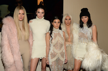 Foto de Khloe Kardashian, Kendall Jenner, Kourtney Kardashian, Kim Kardashian West y Kylie Jenner, a propósito del fin de 'Keeping up with the Kardashian'
