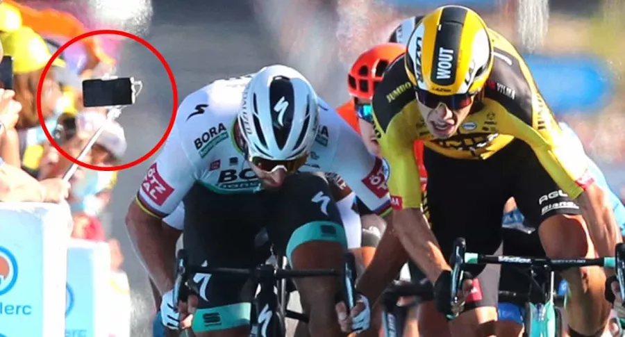 Un celular pudo causar el empujón por el que descalificaron a Peter Sagan en el Tour de Francia.