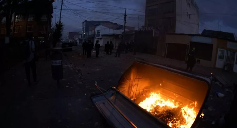 Imagen de las protestas de Bogotá, que dejaron 5 muertos y por las que Mindefensa ofrece recompensa para hallar responsables