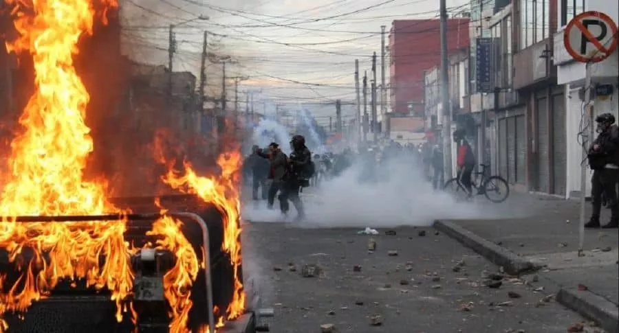 Imagen de los incendios que iniciaron en protesta en CAI de Villa Luz