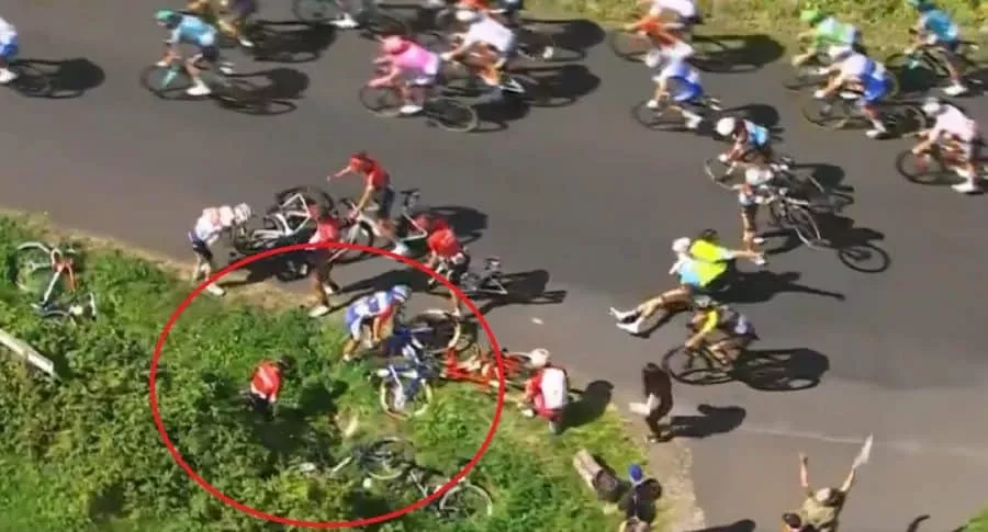 Caída de Nairo Quintana en etapa 13 de Tour de Francia