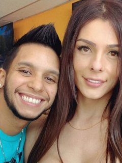 Danna Sultana y Esteban Landrau, pareja trans que el 11 de septiembre publicó fotos de la cara de su hijo Ariel.