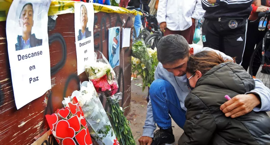 Familiares de una de las víctimas de los disturbios por la muerte de Javier Ordóñez en Bogotá