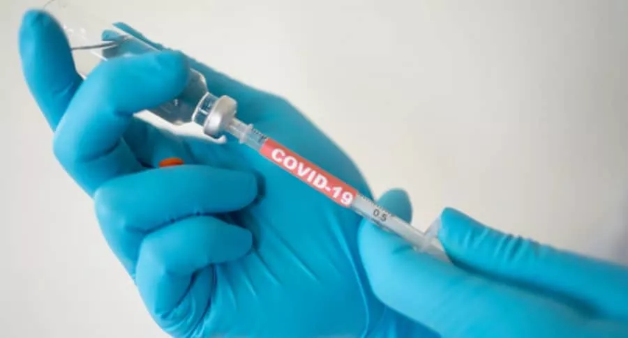 Imagen ilustrativa de vacuna contra COVID-19.