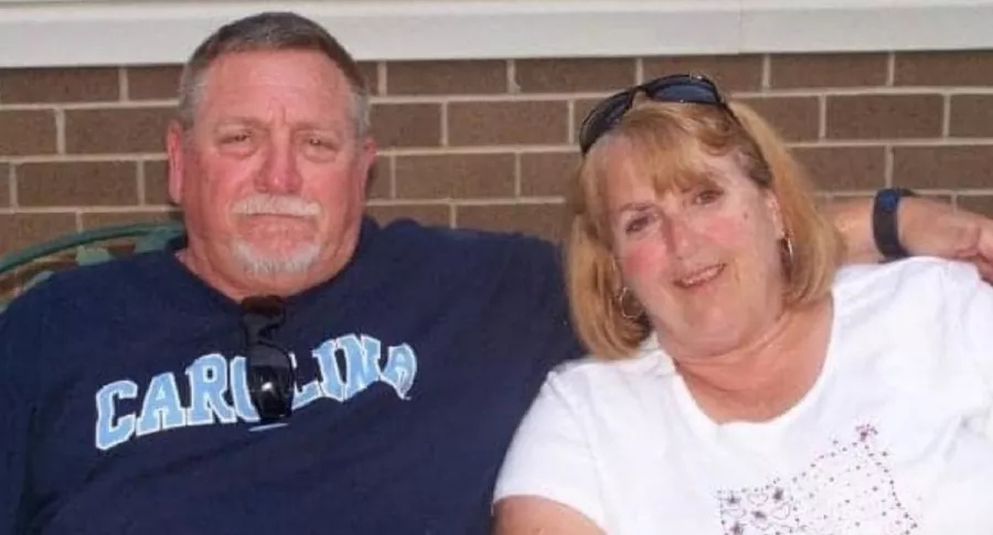 Johnny Lee Peoples y Cathy Darlene fallecieron debido al COVID-19.