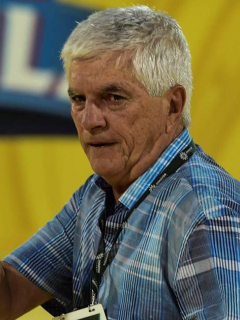 Julio Comesaña y Teófilo Gutiérrez, jugador que por insultar a personas en redes habría propiciado renuncia del técnico
