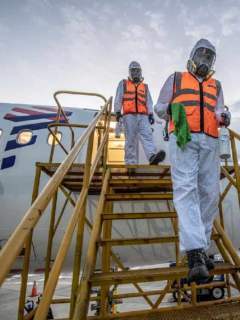 Imagen de desinfección a un avión en El Dorado, aeropuerto que se reactivará para vuelos internacionales el 21 de septiembre
