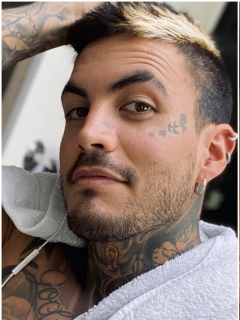 Foto de Mateo Carvajal y Melina Ramírez, a propósito de que el cubrió tatuaje que se hizo en honor a ella