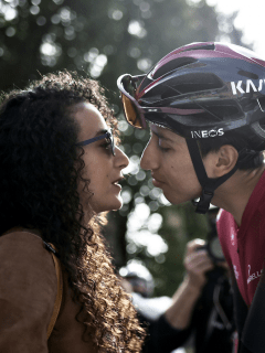 Egan Bernal con su expareja Xiomara Guerrero en el Tour de Francia 2019.
