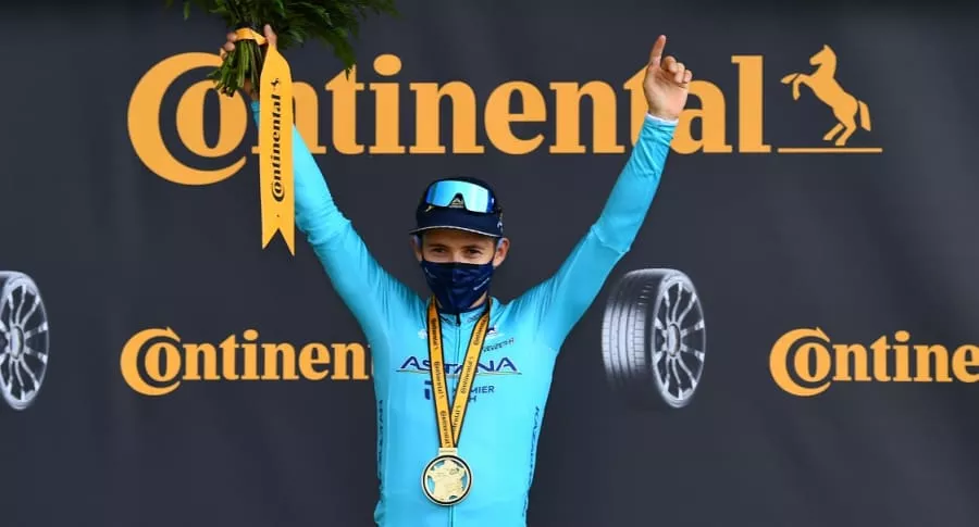 Miguel Ángel López celebrando su victoria en la etapa 17 del Tour de Francia, por la que recibió un premio económico