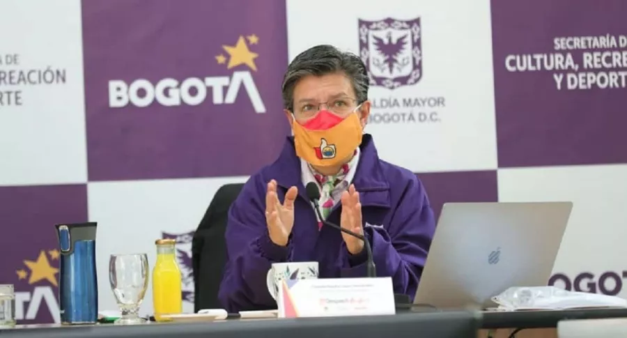 Claudia López criticó que el Gobierno acusara al ELN de disturbios en Bogotá sin pruebas.