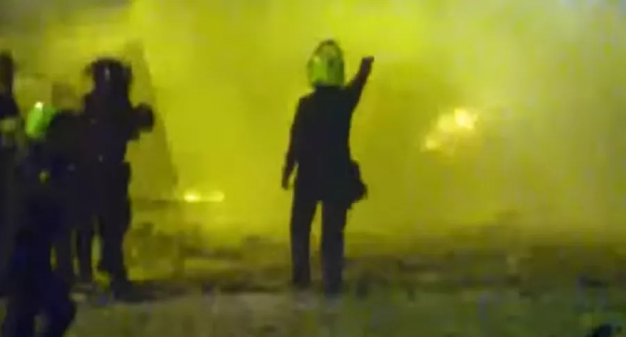 Video de policías disparando a manifestantes