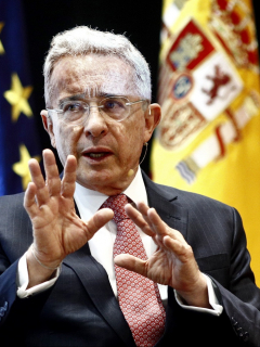 Imagen de Álvaro Uribe, a quien el Ayuntamiento de Cádiz le quitó en premio dado en 2009