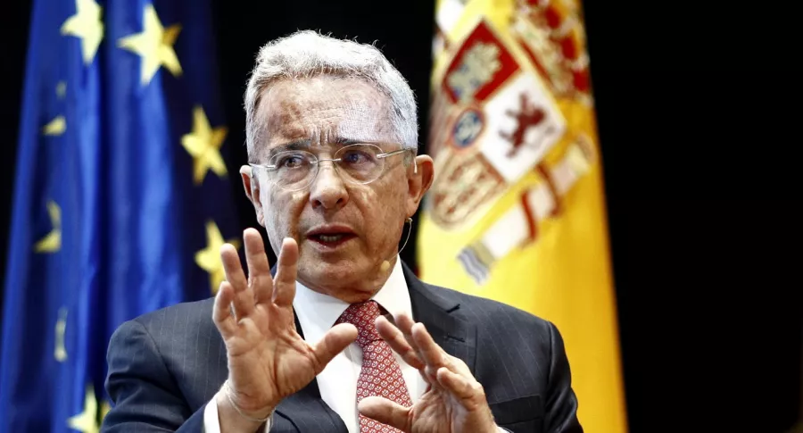 Imagen de Álvaro Uribe, a quien el Ayuntamiento de Cádiz le quitó en premio dado en 2009