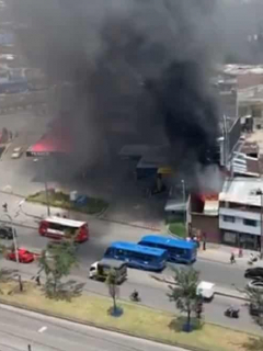 Taller que se incendió en la avenida 68 con calle 3 en Bogotá