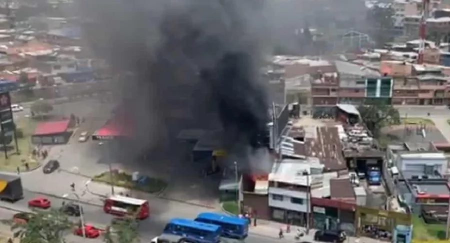 Taller que se incendió en la avenida 68 con calle 3 en Bogotá