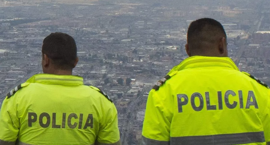 Foto de referencia de dos policías, como los que quedaron asegurados la madrugada de este sábado 19 de septiembre por la muerte del ciudadano Javier Ordóñez.