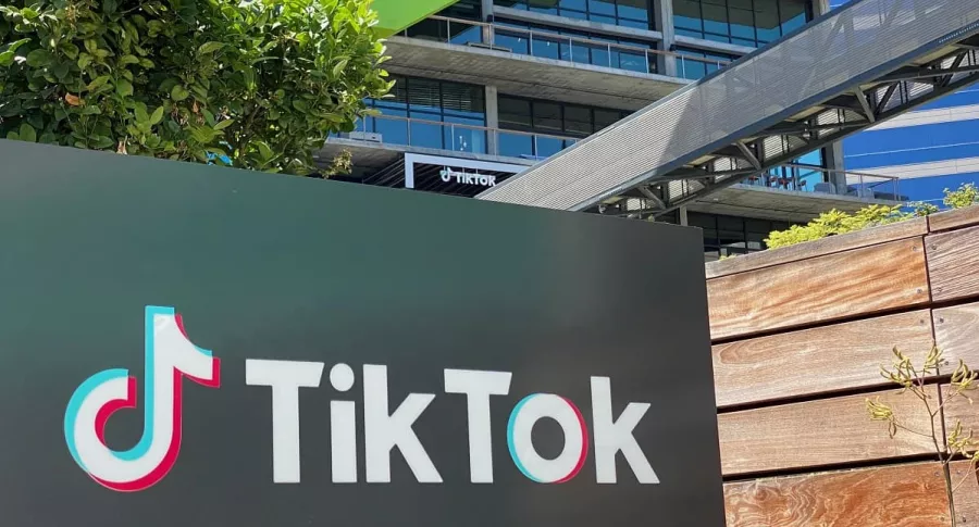 Logotipo de TikTok en el costado del nuevo espacio de oficinas de la compañía en el campus C3 en Culver City, California. (EE.UU.) 