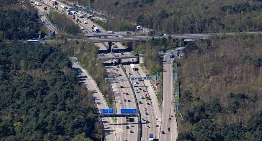 Autopista M25, en Inglaterra, donde joven cayó de un carro en movimiento