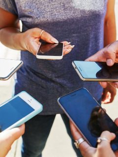Usuarios de celular: la SIC impuso multas a Calor y ETB por estas quejas que presentaron sus usuarios.