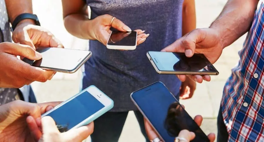 Usuarios de celular: la SIC impuso multas a Calor y ETB por estas quejas que presentaron sus usuarios. 
