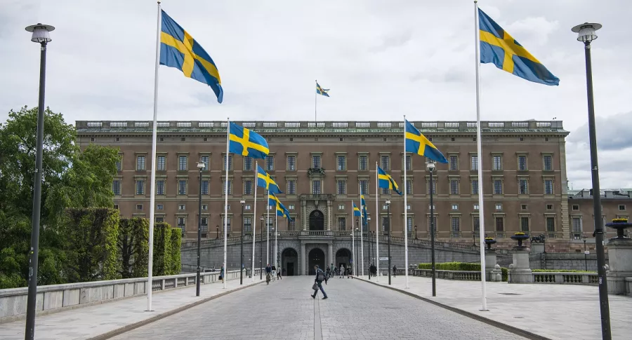 El Palacio Real de Estocolmo ilustra artículo Suecia, de remanso de paz a tierra que se disputan clanes mafiosos