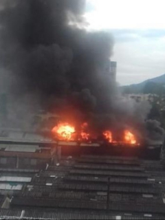 Foto de incendio que se desató en Ditaires, Itagüí