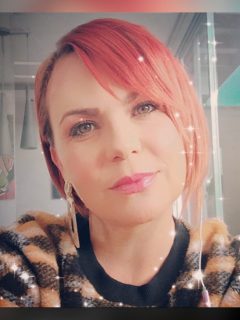 Foto de Carolina Sabino, a propósito de que le ganó demanda por filtración de aborto a la Fiscalía