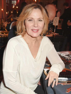 Sharon Stone, actriz que podría ser Samantha en 'Sex and the City' si no fuera por su raza, en reemplazo de Kim Cattrall. Fotomontaje Pulzo.