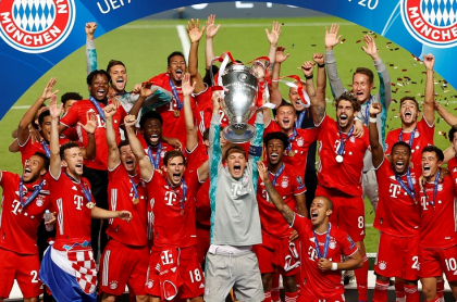 Bayern Múnich celebrando su título de la Champions League, equipo que juega este jueves contra el Sevilla por la Supercopa de Europa