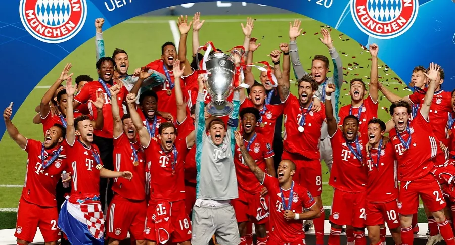 Bayern Múnich celebrando su título de la Champions League, equipo que juega este jueves contra el Sevilla por la Supercopa de Europa
