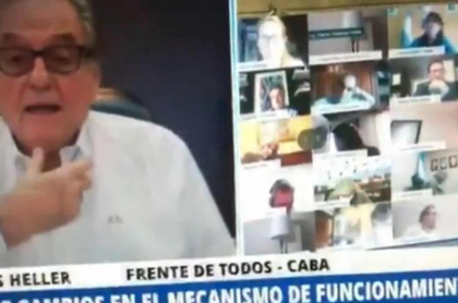 Captura de pantalla se sesión en parlamente argentino, donde pillaron a político en situación sexual con su pareja