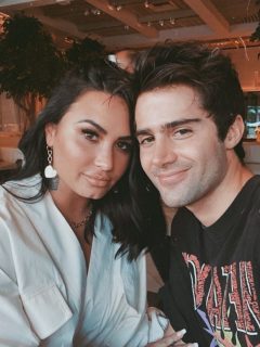 Foto de Demi Lovato y Max Ehrich, a propósito de que terminaron y se acabó su compromiso