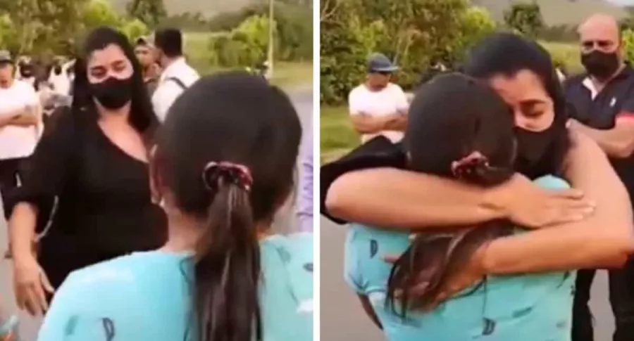 Ana María Díaz se abraza con mamá de soldado, donde asesinaron a su hermana Juliana Giraldo