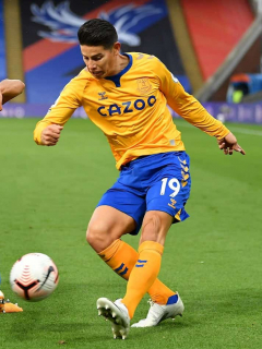 Imagen de James Rodríguez con el Everton; en España lo elogian y critican a Zidane