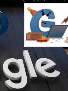 Stand de Google en Davos, Suiza, junto a parte del ‘Doodle’ con el que el buscador celebró su aniversario 22.