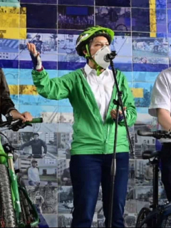 Claudia López, alcaldesa de Bogotá, en rueda de prensa, hablando del cambio de la Policía de Tránsito.