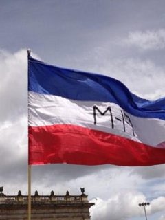 Imagen de bandera de M-19, que ilustra nota de concejales que pedirán no hacer monumento a paz con M-19