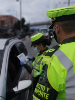 Policía de Tránsito: razones por las que pueden suspender o cancelar la licencia de conducción el Colombia.