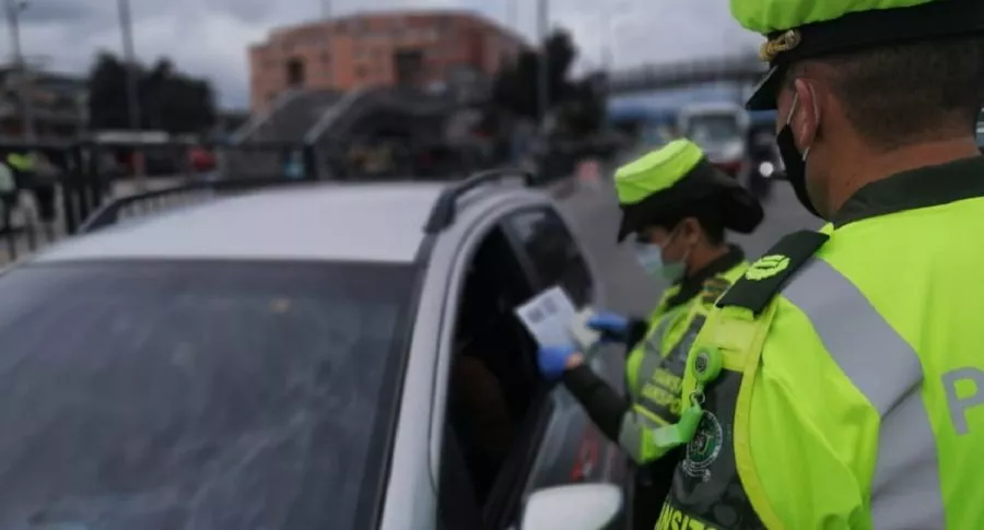Policía de Tránsito: razones por las que pueden suspender o cancelar la licencia de conducción el Colombia.