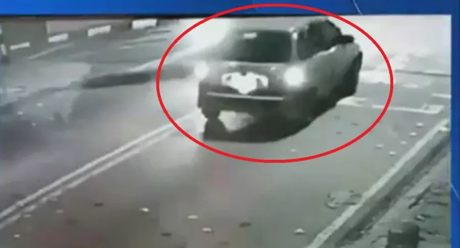 Imagen del momento en que conductor atropelló a ciclista y se escapó, en Bogotá