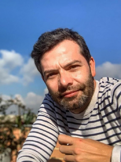 Iván Lalinde en un jardín, días antes de que Yaneth Waldman lo dejara calvo.