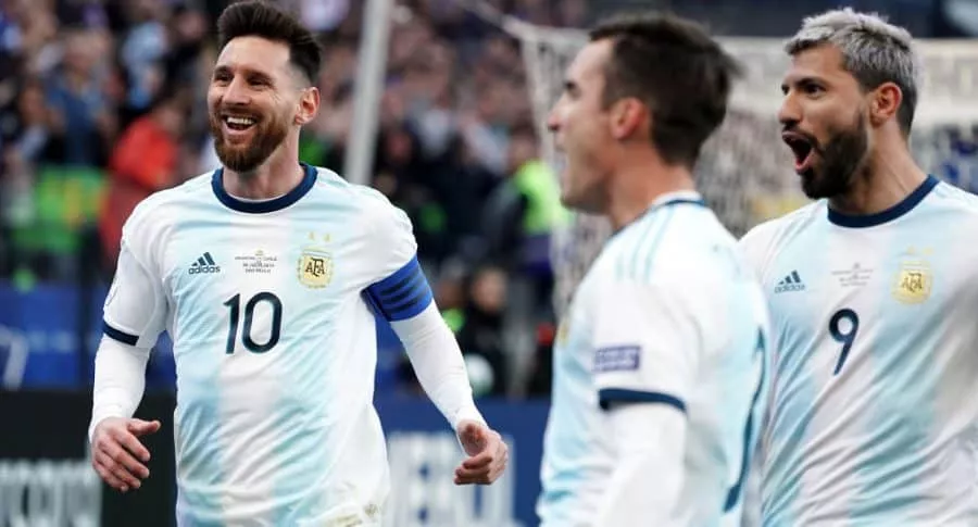 Lionel Messi, con la selección Argentina, presta su avión privado para uso de compañeros