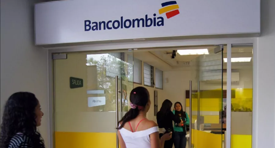 Sucursal Bancolombia Universidad de Medellín: Bancolombia anuncia que reactivará los cobros por transacciones que se hagan a otros bancos. 