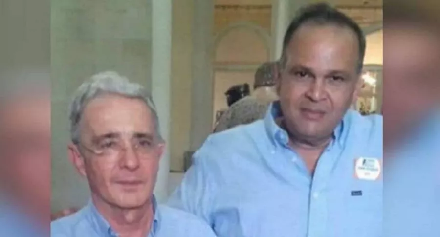 Álvaro Uribe Vélez, que seguirá investigado por la Corte Suprema de Justicia por 'Ñeñepolítica', y José Guillermo 'Ñeñe' Hernández