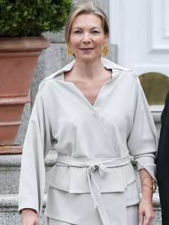 'Tutina' de Santos y Juan Manuel Santos, quienes se convirtieron en abuelos por segunda vez en el 2020, en una visita a los reyes de España en 2018.