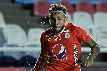 Duván Vergara jugando con el América, quien contrajo coronavirus antes del partido contra Internacional en Copa Libertadores