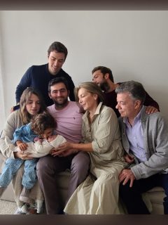 Foto de María Antonia Santos, Celeste Pinzón, Mariano Pinzón, Esteban Santos, Sebastián Pinzón, 'Tutina' de Santos, Martín Santos y Juan Manuel Santos; a propósito de que la nieta del expresidente conoció a su hermanito